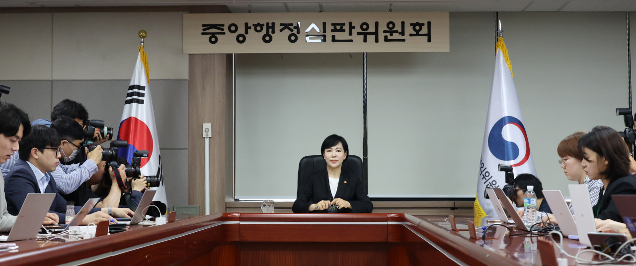 전현희 국민권익위원회 위원장이 30일 정부서울청사에서 긴급현안 관련 기자간담회를 하고 있다. [연합]