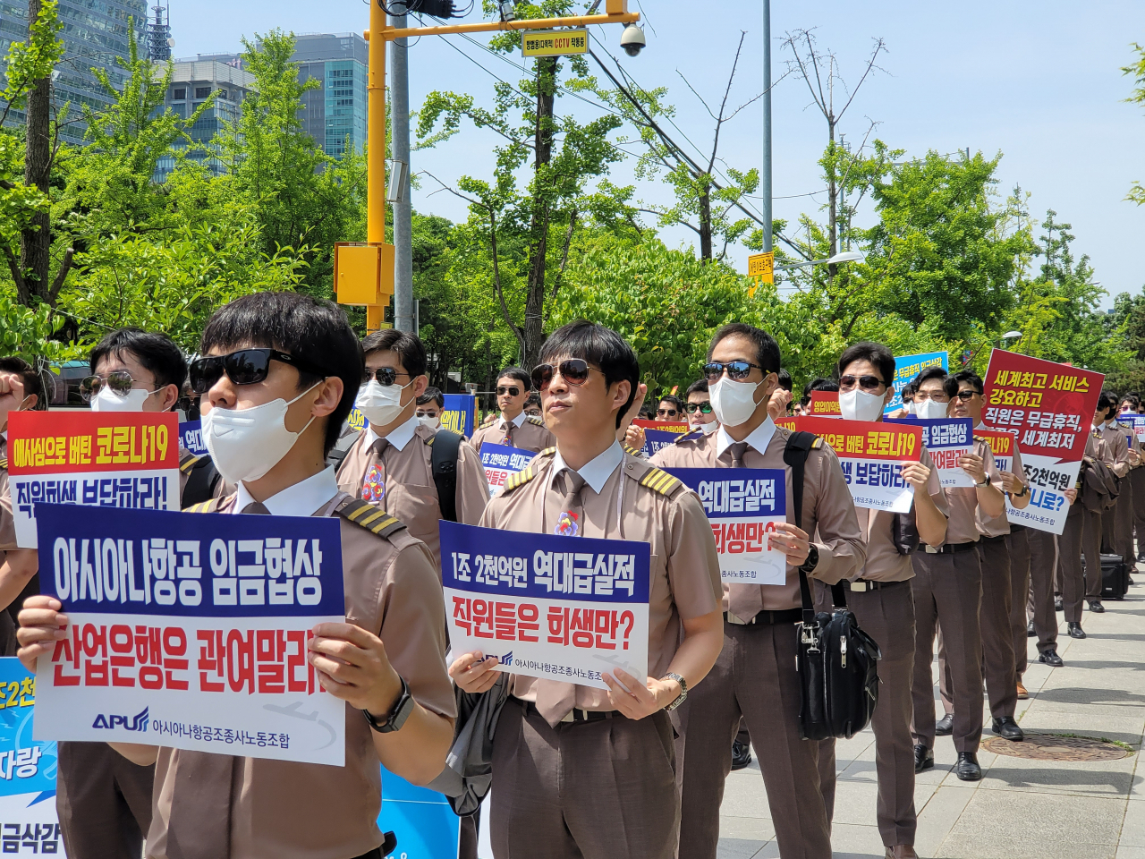 아시아나항공, 합병 난항에 사고·임단협까지…‘겹악재’ 넘어설까 [비즈360]