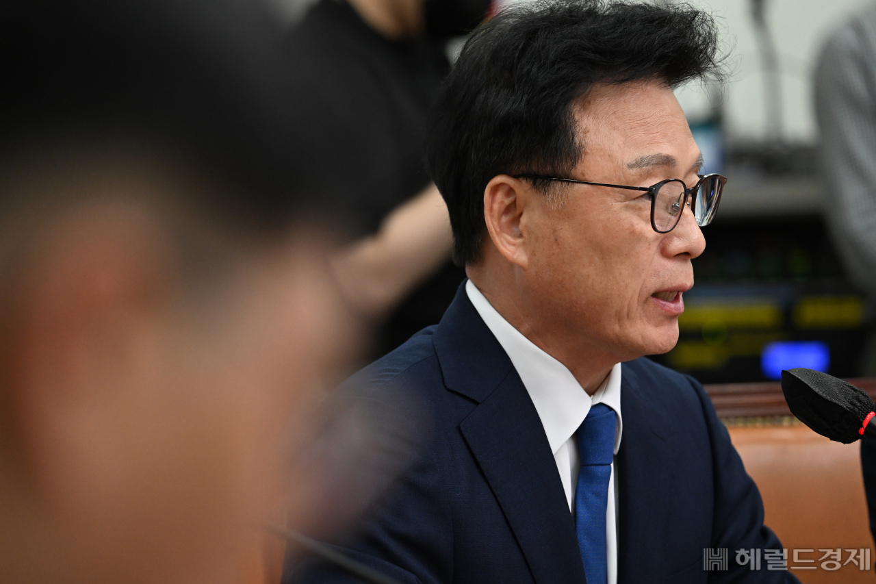 박광온 더불어민주당 원내대표가 31일 서울 영등포구 여의도 국회의사당 본청에서 열린 더불어민주당 최고위원회의에 참석해 발언하고 있다. 임세준 기자