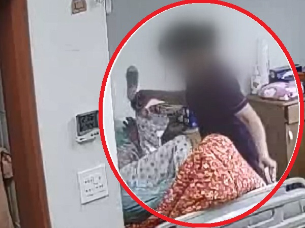 지난달 15일 전남 광양시의 한 요양원에서 80대 치매 환자를 폭행하는 요양보호사. [KBS 보도화면 캡처]