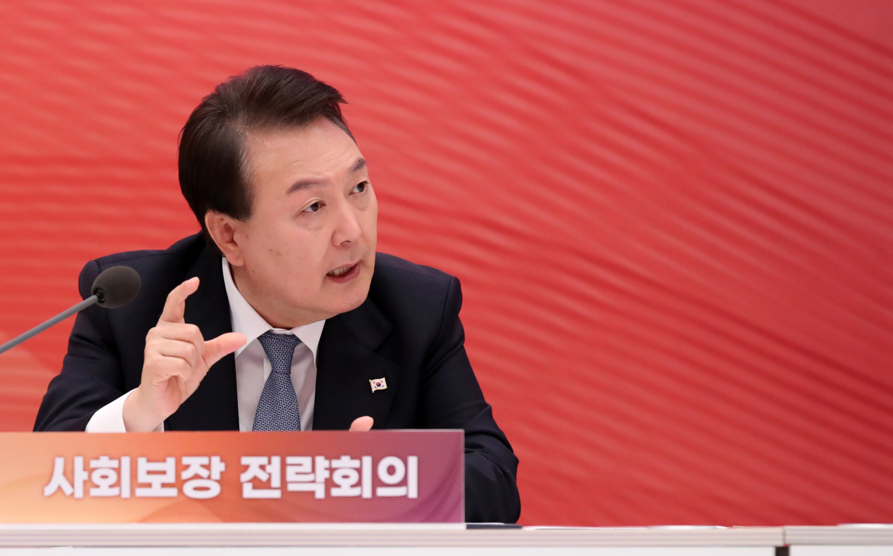 윤석열 대통령이 31일 청와대 영빈관에서 열린 사회보장 전략회의에서 발언하고 있다. [연합]