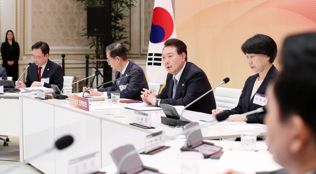 윤석열 대통령이 31일 청와대 영빈관에서 열린 사회보장 전략회의에서 발언하고 있다. [연합]