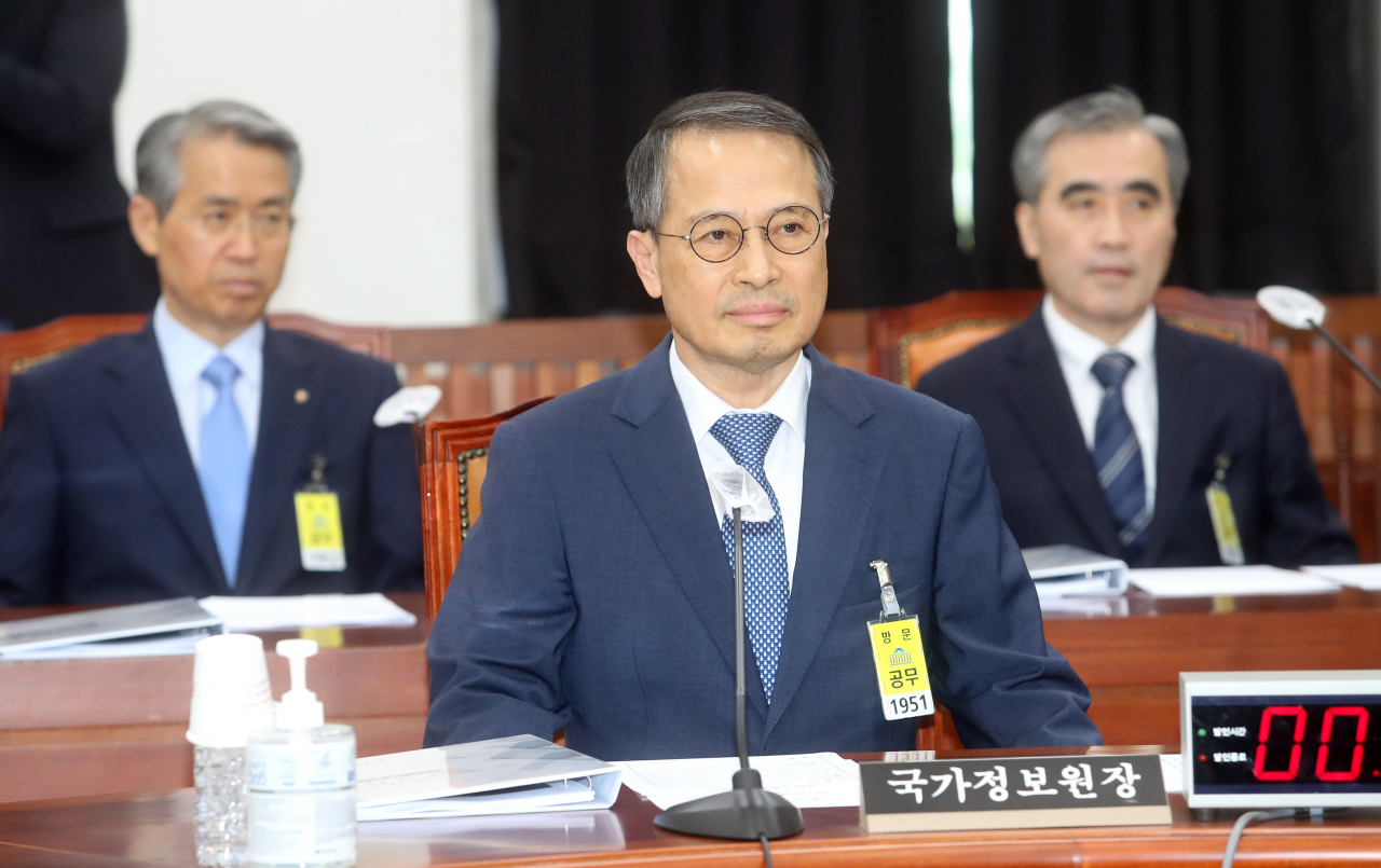 김규현 국가정보원장이 31일 오후 국회에서 열린 정보위원회 전체회의에 출석해 회의 시작을 기다리고 있다. [연합]