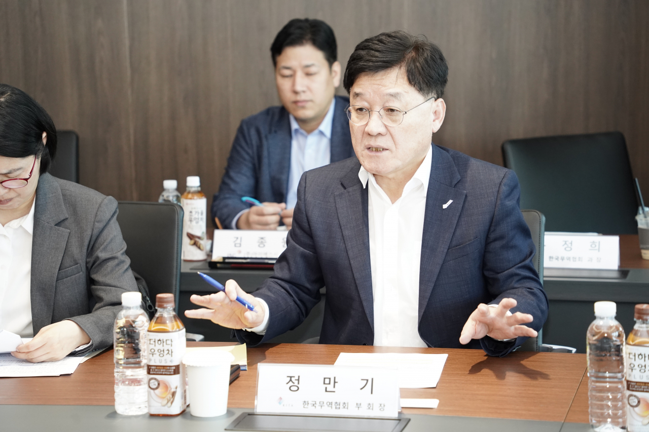 정만기 한국무역협회 부회장이 ‘한빛회 기업 수출 현장 애로 간담회’에서 발언하고 있다. [한국무역협회 제공]
