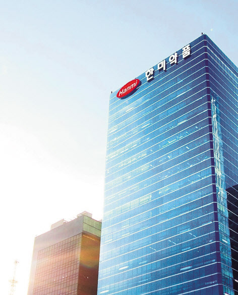 우리나라는 경제규모 대비 상속 관련 세율이 지나치게 커 기업 승계 부담이 과중하다는 지적이 나온다. 우리나라의 국내총생산(GDP) 대비 상속·증여세수 비중(0.7%)이 프랑스, 독일과 함께 공동 1위다. 사진은 한미약품 본사. [헤럴드DB]
