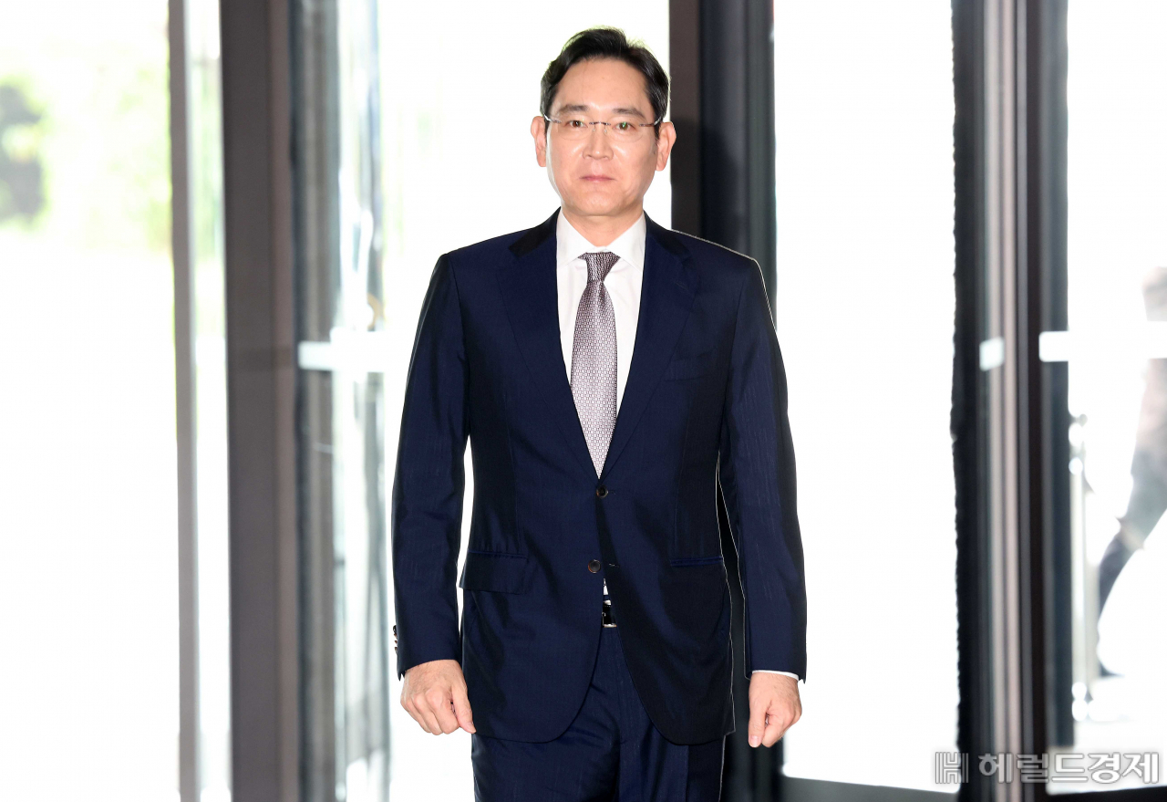 이재용 삼성전자 회장이 1일 오후 서울 신라호텔에서 개최된 2023년 삼성호암상 시상식에 참석하고 있다. 이상섭 기자