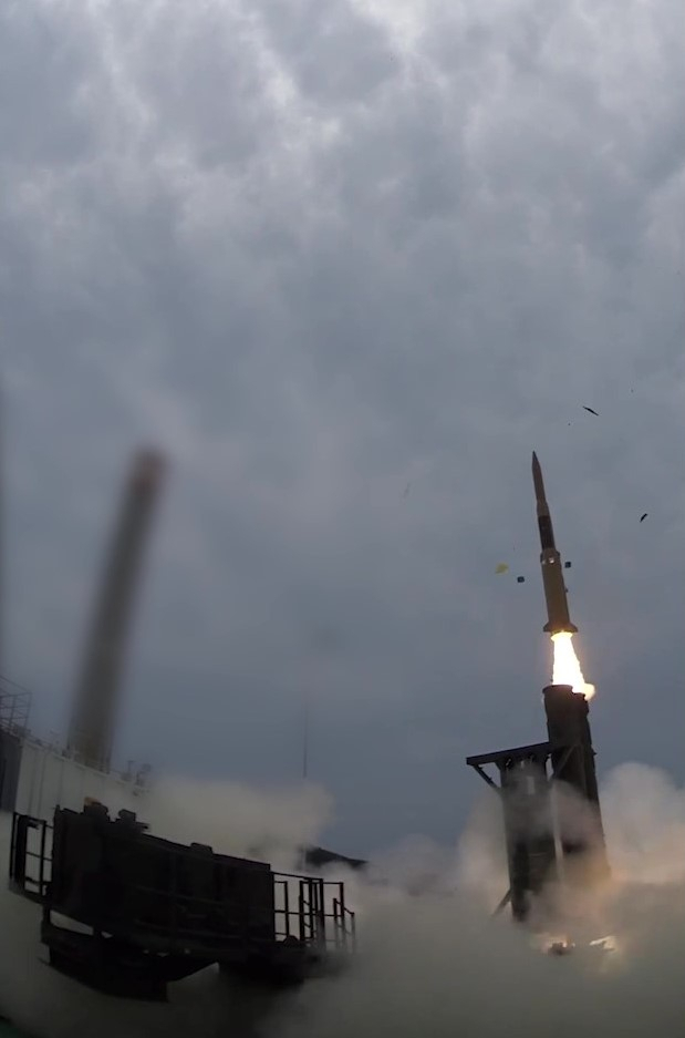 South Korea‘s homegrown long-range sufare-air-to-air missile, better known as the L-SAM interceptor, is fired from a platform located in the West Sea of the Korean Peninsula to shoot down an incoming ballistic missile target during an interception test, Tuesday. (Photo - Agency for Defense Development)