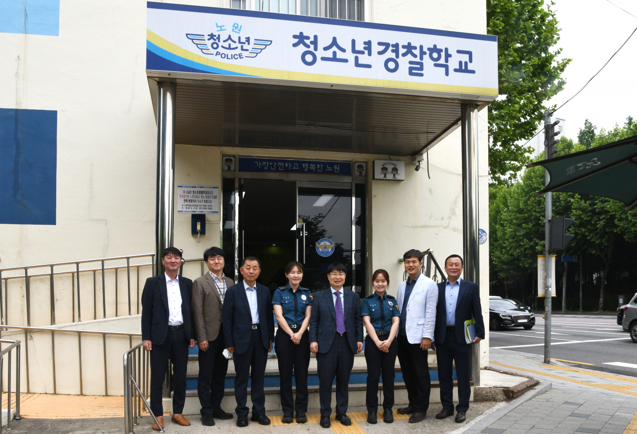 서울시 자치경찰위원회의 노원구 청소년 경찰학교 방문 모습. [서울시 제공]