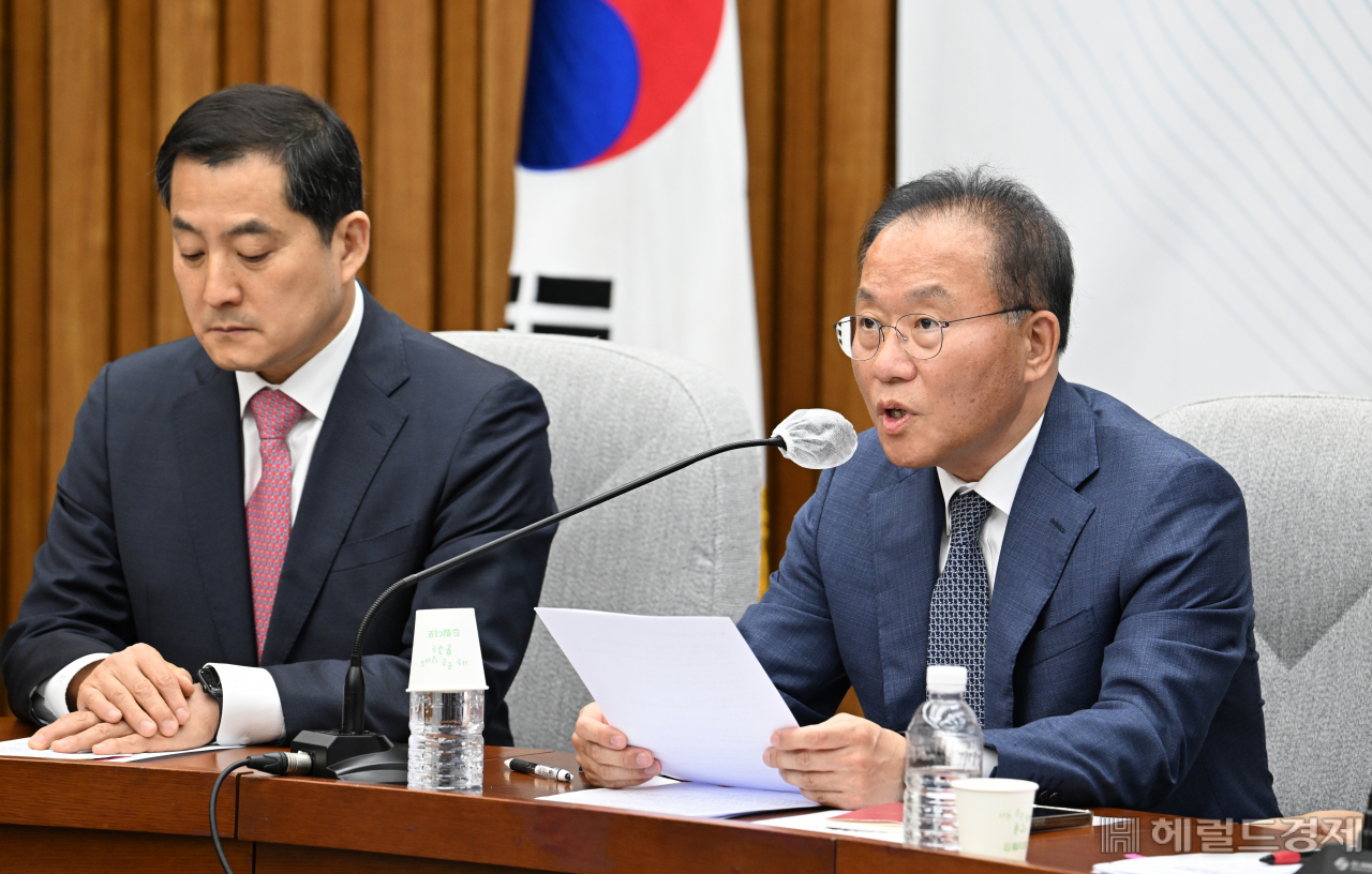 윤재옥 국민의힘 원내대표가 2일 서울 영등포구 여의도 국회의사당 본청에서 열린 국민의힘 원내대책회의에 참석해 발언하고 있다. 임세준 기자