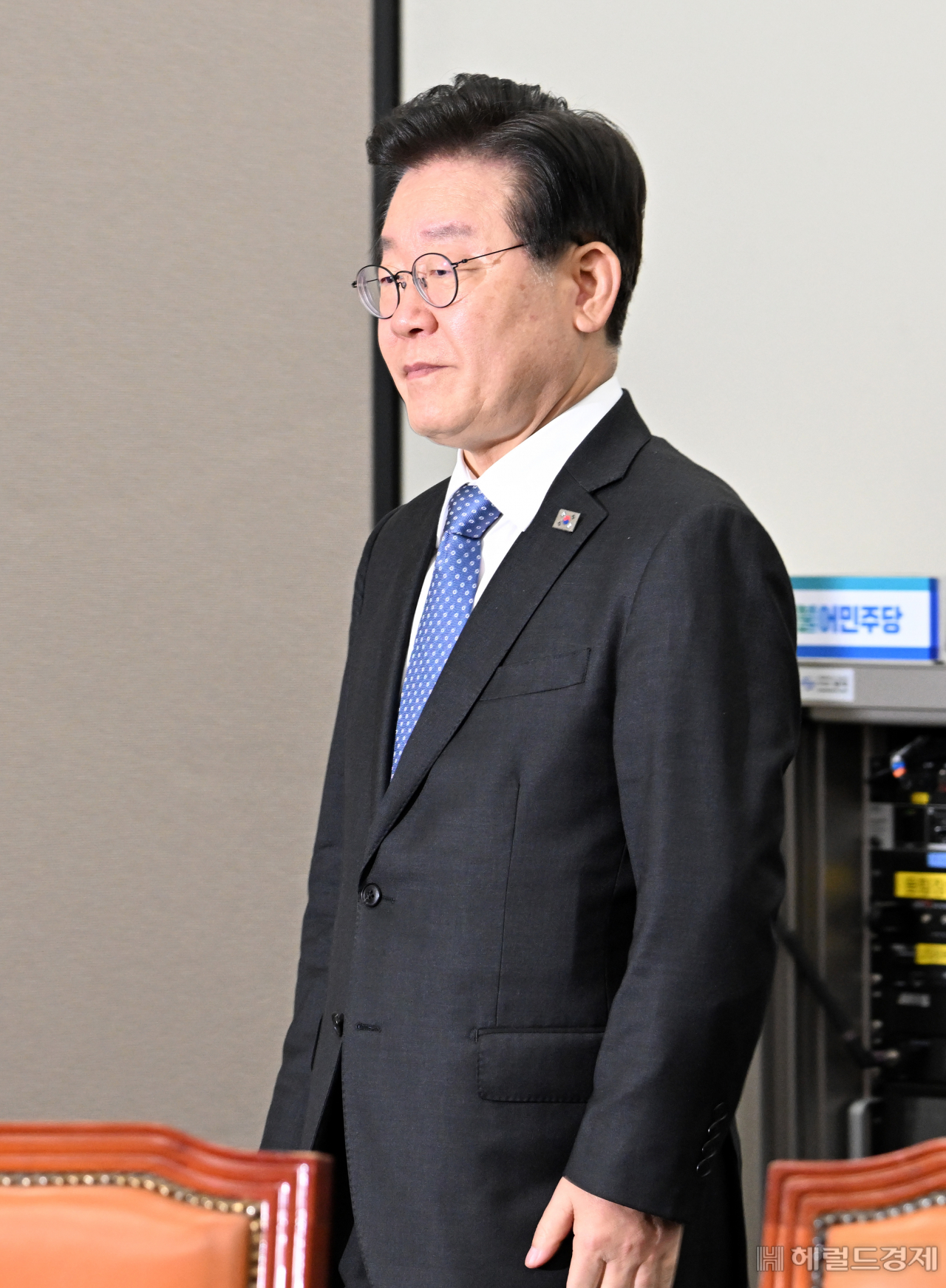 이재명 더불어민주당 당대표가 2일 서울 영등포구 여의도 국회의사당 본청에서 열린 더불어민주당 최고위원회의에 참석하고 있다. 임세준 기자