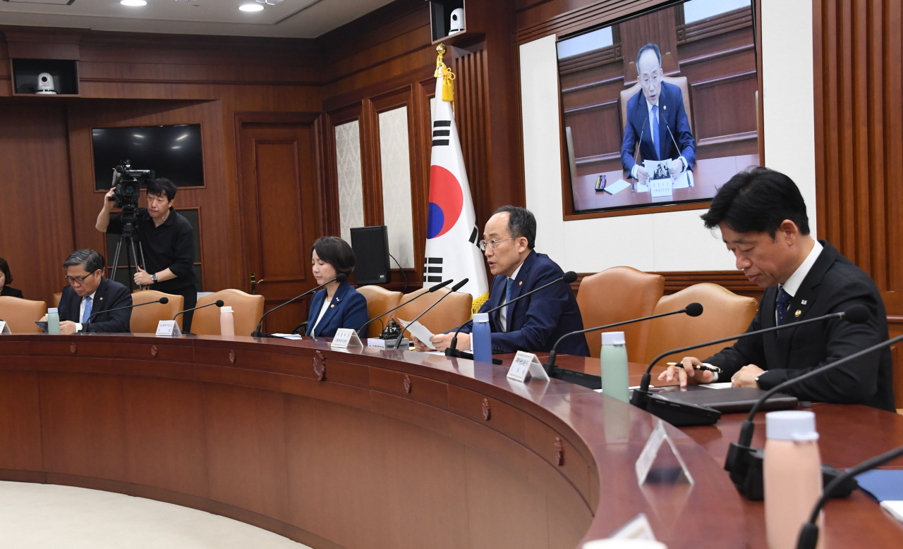 추경호 부총리 겸 기획재정부 장관이 2일 서울 종로구 정부서울청사에서 열린 ‘대외경제장관회의 및 UAE 투자협력위원회’를 주재, 모두발언을 하고 있다.[기획재정부 제공]