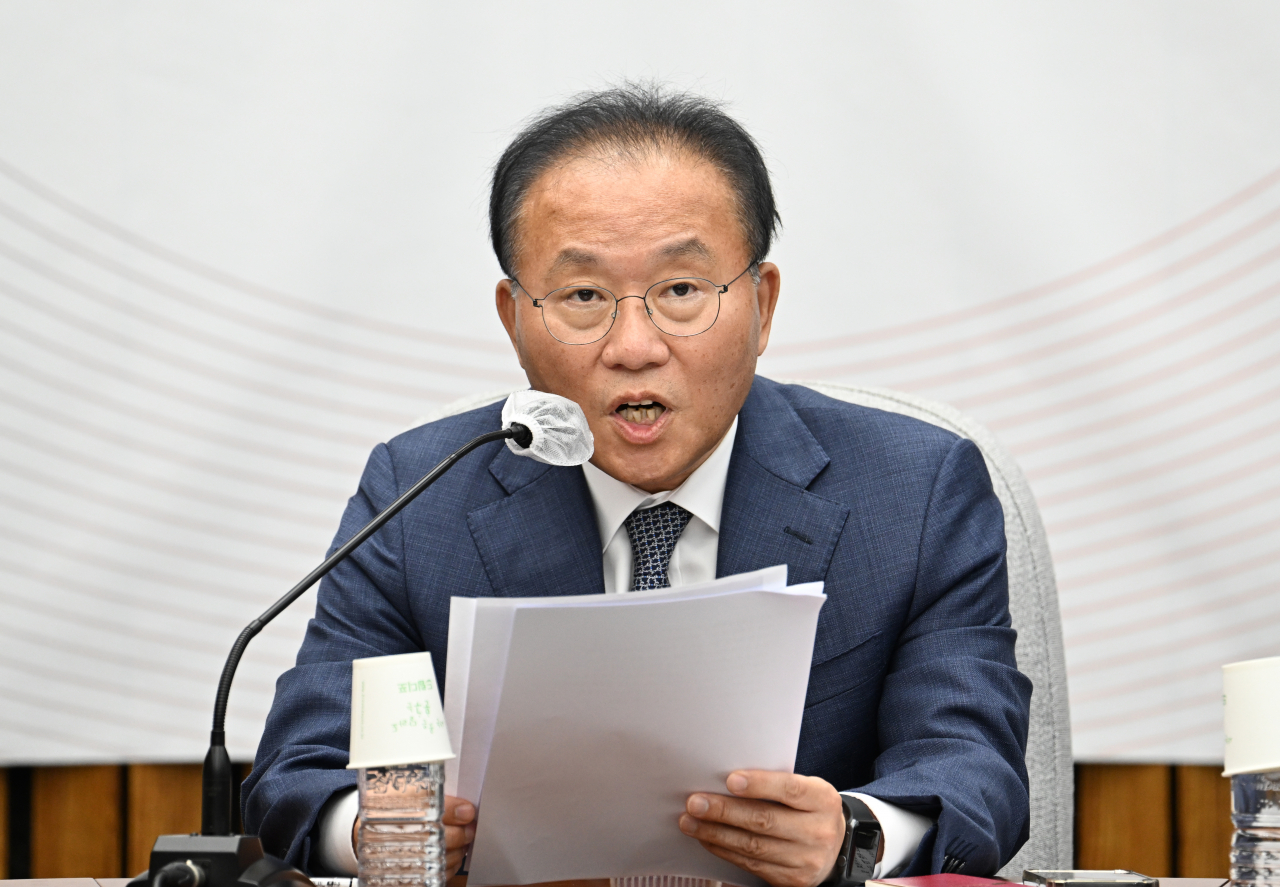 윤재옥 국민의힘 원내대표가 2일 서울 영등포구 여의도 국회의사당 본청에서 열린 국민의힘 원내대책회의에 참석해 발언하고 있다. 임세준 기자
