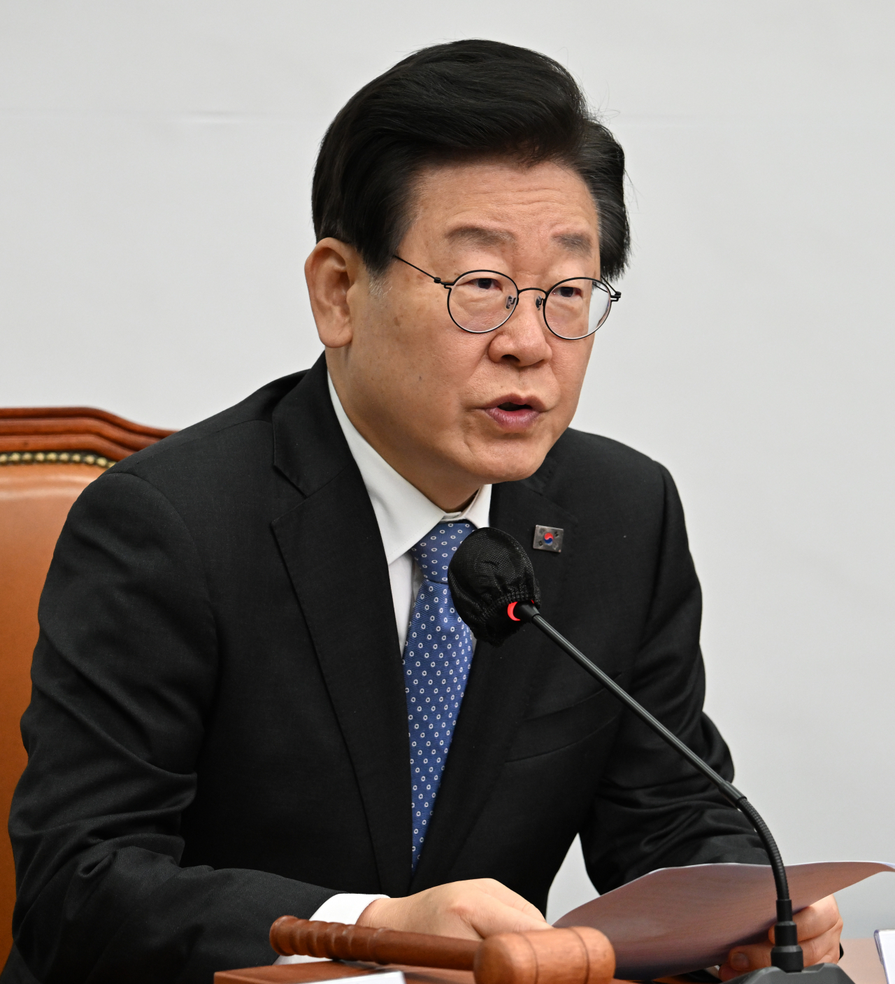 이재명 더불어민주당 당대표가 2일 서울 영등포구 여의도 국회의사당 본청에서 열린 더불어민주당 최고위원회의에 참석해 발언하고 있다. 임세준 기자