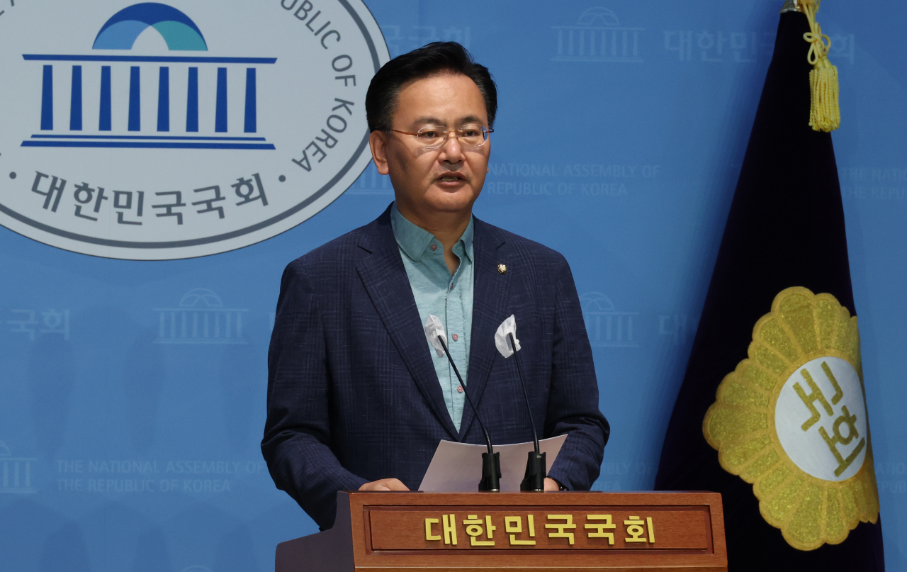 유상범 국민의힘 수석대변인이 29일 국회에서 선관위 특혜 채용 등 현안 관련 논평을 하고 있다. [연합]