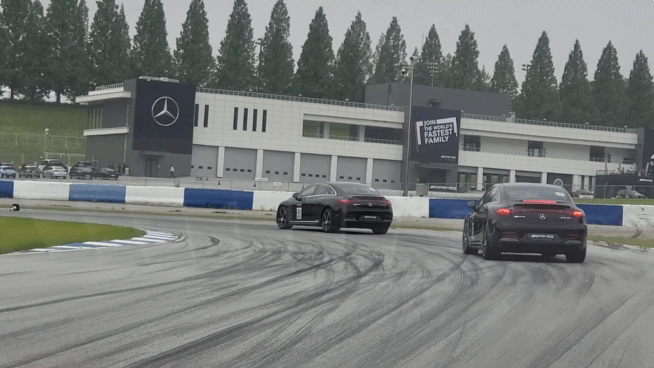 ‘AMG EQE 53 4MATIC+’가 서킷을 달리고 있다. [서재근 기자]