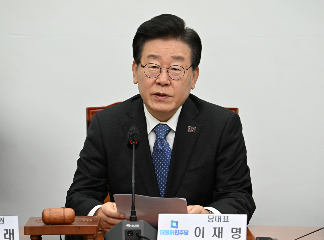 이재명 더불어민주당 당대표가 2일 서울 영등포구 여의도 국회의사당 본청에서 열린 더불어민주당 최고위원회의에 참석해 발언하고 있다. 임세준 기자
