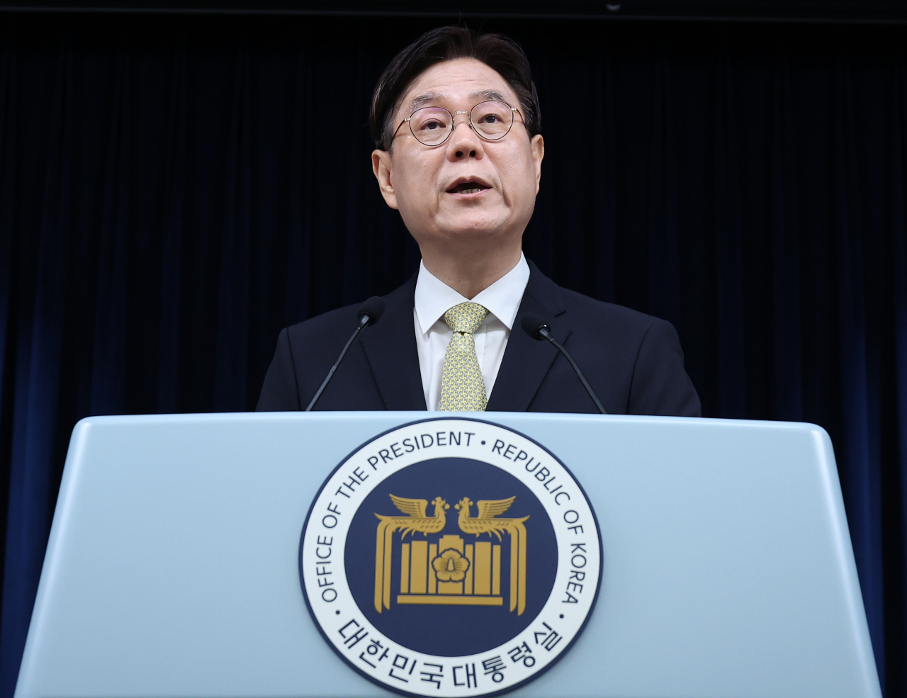 이관섭 대통령실 국정기획수석이 4일 오후 서울 용산 대통령실 청사에서 민간단체 보조금 감사 결과를 브리핑하고 있다. [연합]