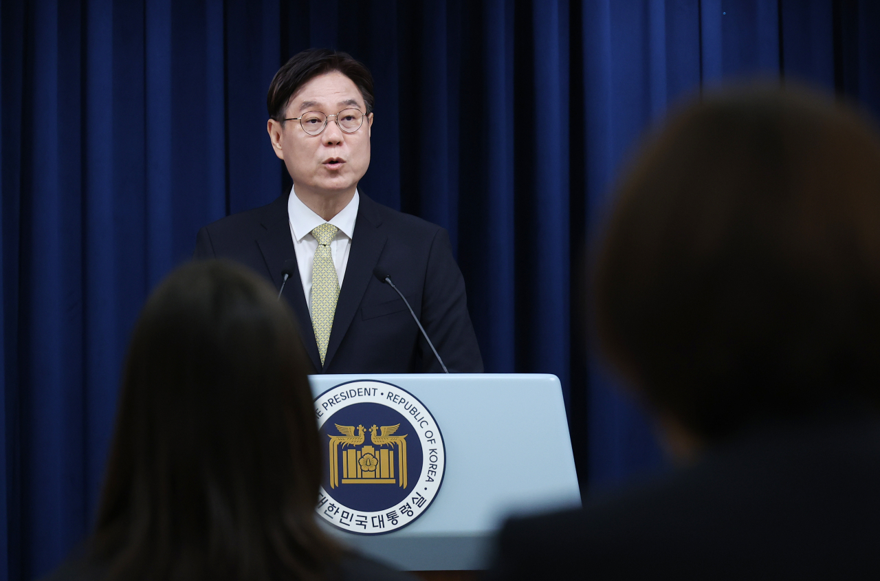 이관섭 대통령실 국정기획수석이 4일 오후 서울 용산 대통령실 청사에서 민간단체 보조금 감사 결과를 브리핑하고 있다. [연합]