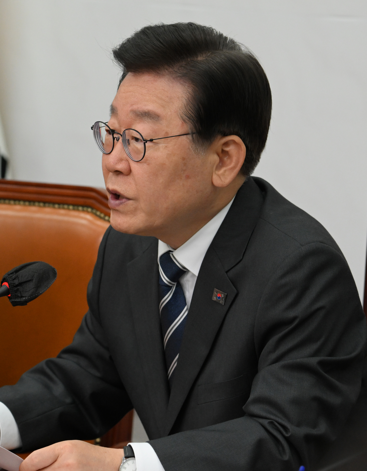 이재명 더불어민주당 당대표가 5일 서울 영등포구 여의도 국회의사당 본청에서 열린 더불어민주당 최고위원회의에 참석해 발언하고 있다. 임세준 기자