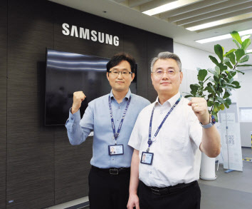 경기도 광명 삼성서비스센터 김용남(왼쪽)·김의성 팀장[삼성전자서비스 제공]