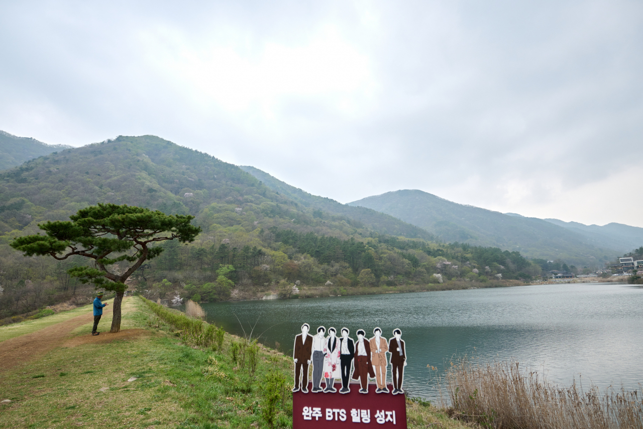 오성제엔 BTS가 왔다갔음을 알리는 표지판이 만들어져 있다.