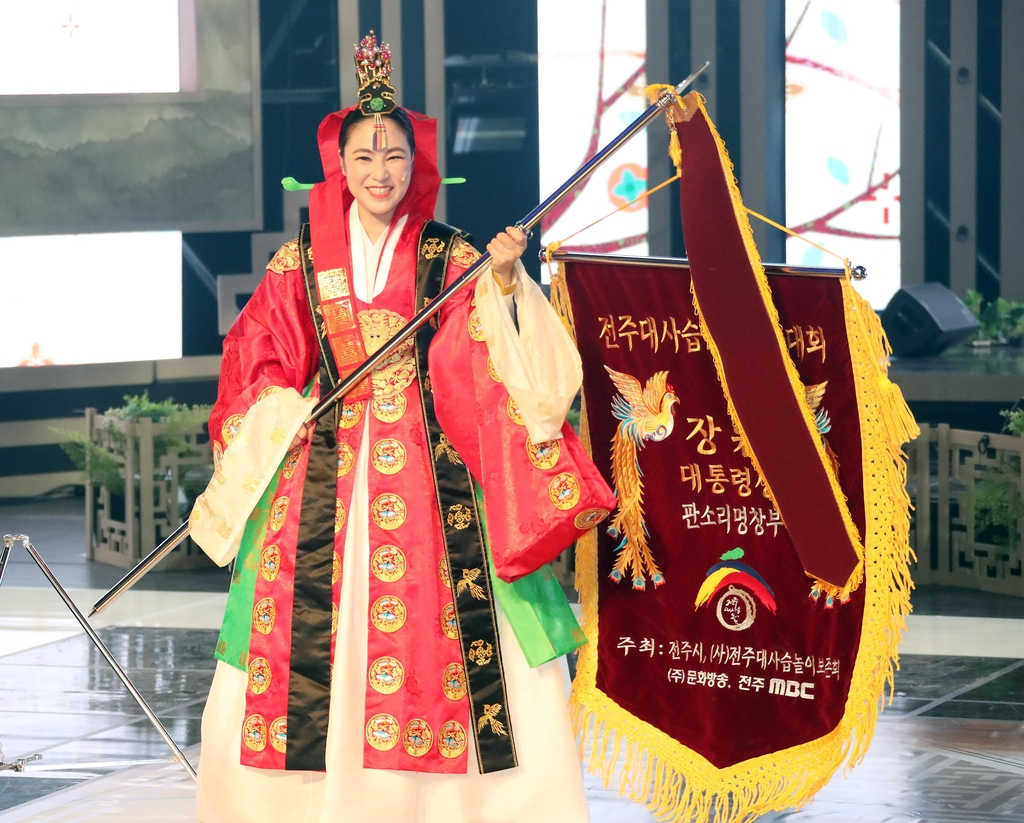 전주대사습놀이 판소리 장원 차지한 서진희씨[전주시 제공]