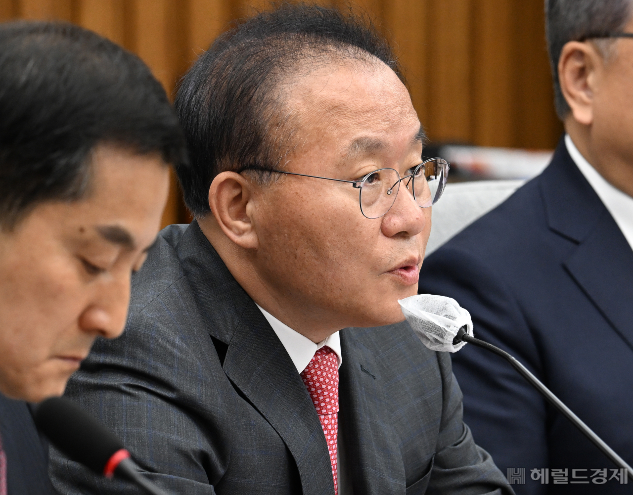 윤재옥 국민의힘 원내대표가 7일 서울 영등포구 여의도 국회의사당 본청에서 열린 국민의힘 우리바다 지키기 검증 TF 확대회의에 참석해 발언하고 있다. 임세준 기자