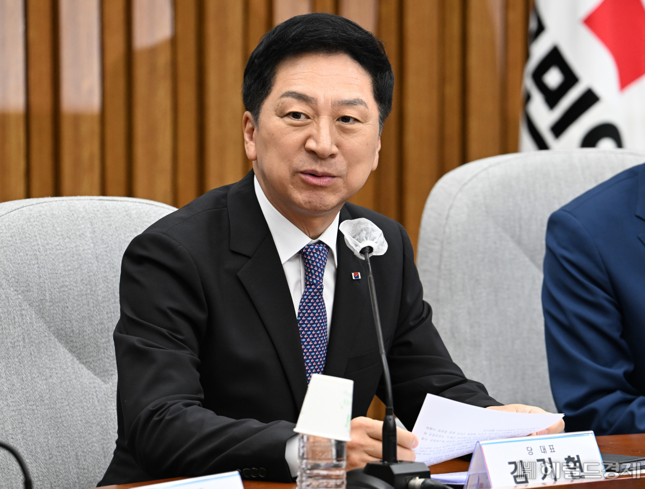 김기현 국민의힘 당대표가 7일 서울 영등포구 여의도 국회의사당 본청에서 열린 국민의힘 확대당직자회의에 참석해 발언하고 있다. 임세준 기자