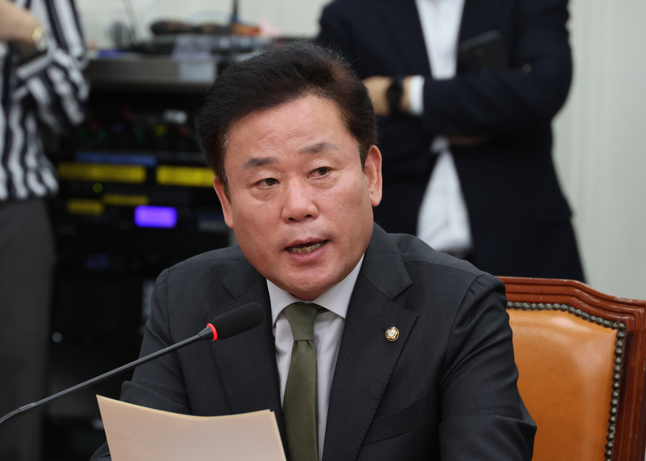더불어민주당 송갑석 최고위원이 서울 여의도 국회에서 열린 최고위원회의에서 발언하고 있다. [연합]