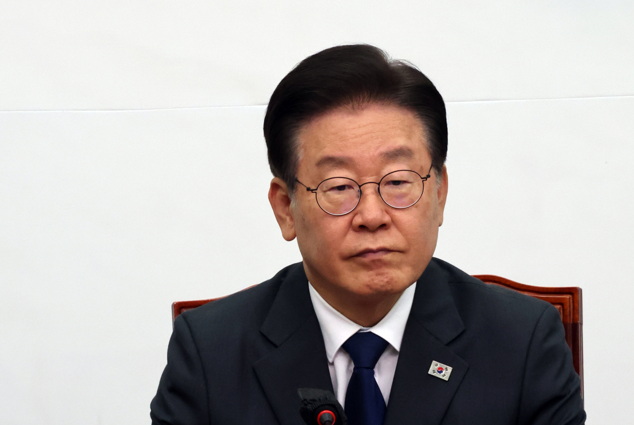 민주당 이재명 대표가 7일 국회에서 열린 당 최고위에 참석하고 있다. [연합]