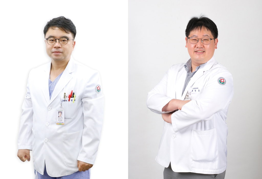 전남대병원 주성필(왼쪽)·류한승 교수[전남대병원 제공]