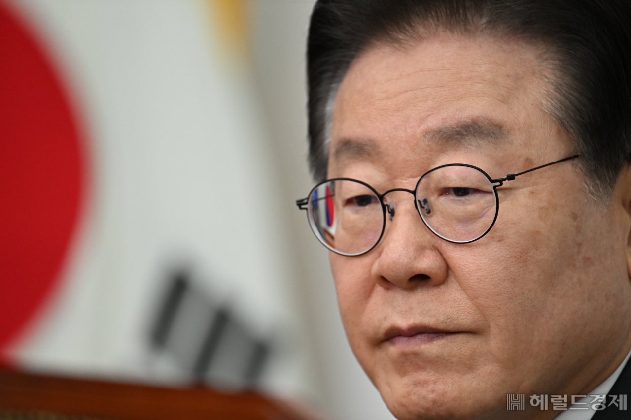 이번 사태로 인해 당내 비명계와 친명계의 충돌이 격화되는 모습인 가운데 이재명 대표의 고심이 더욱 깊어지고 있다.