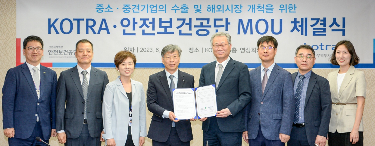 안종주 안전보건공단 이사장(사진 오른쪽), 유정열 대한무역투자진흥공사 사장(사진 왼쪽)이 6월 7일(수) 안전 우수기업 해외시장 진출 지원을 위한 업무협약을 체결했다. [안전보건공단 제공]