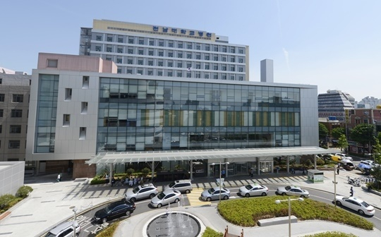 광주시 학동 전남대병원 본관.