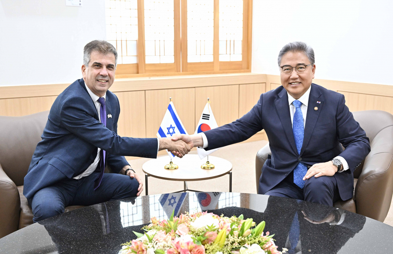 박진 외교부 장관(오른쪽)이 7일 오전 서울 종로구 외교부 청사에서 엘리 코헨 이스라엘 외교부 장관과 회담을 갖고 있다. [외교부 제공]