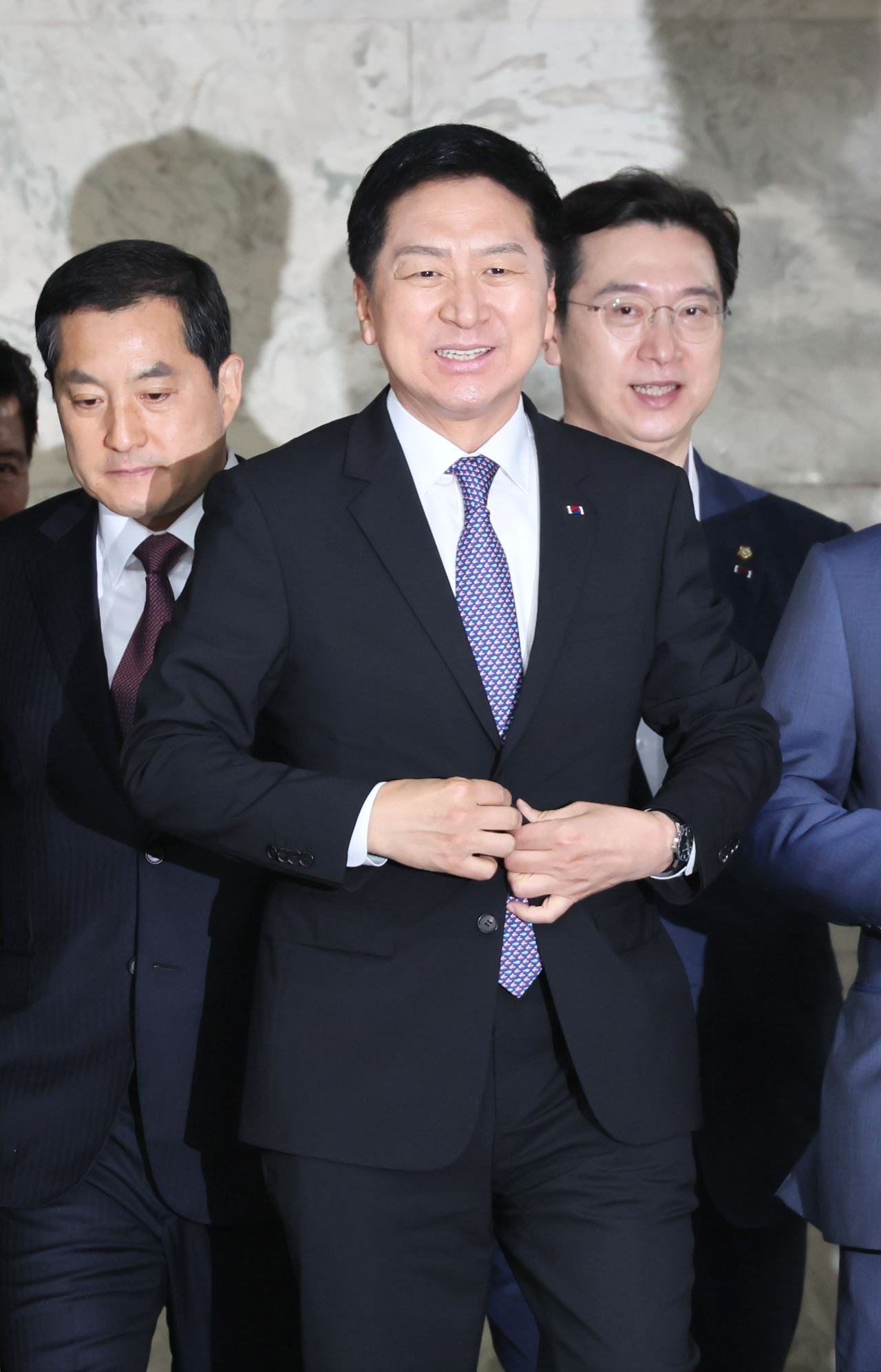 김기현 국민의힘 대표가 7일 오전 국회에서 열린 확대당직자회의에 참석하고 있다. [연합]