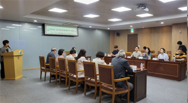 서울 용산구는 이태원 로컬브랜드 강화사업을 위한 용역에 착수했다고 8일 밝혔다. 사진은 용역 착수 보고회 장면. [용산구 제공]