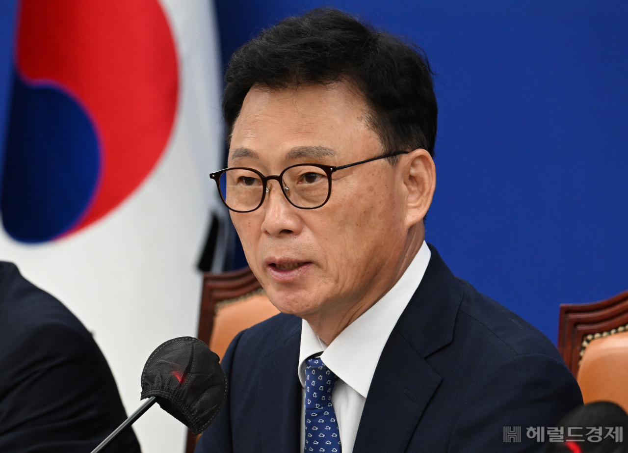 박광온 더불어민주당 원내대표가 8일 서울 영등포구 여의도 국회의사당 본청에서 열린 더불어민주당 정책조정회의에 참석해 발언하고 있다. 임세준 기자