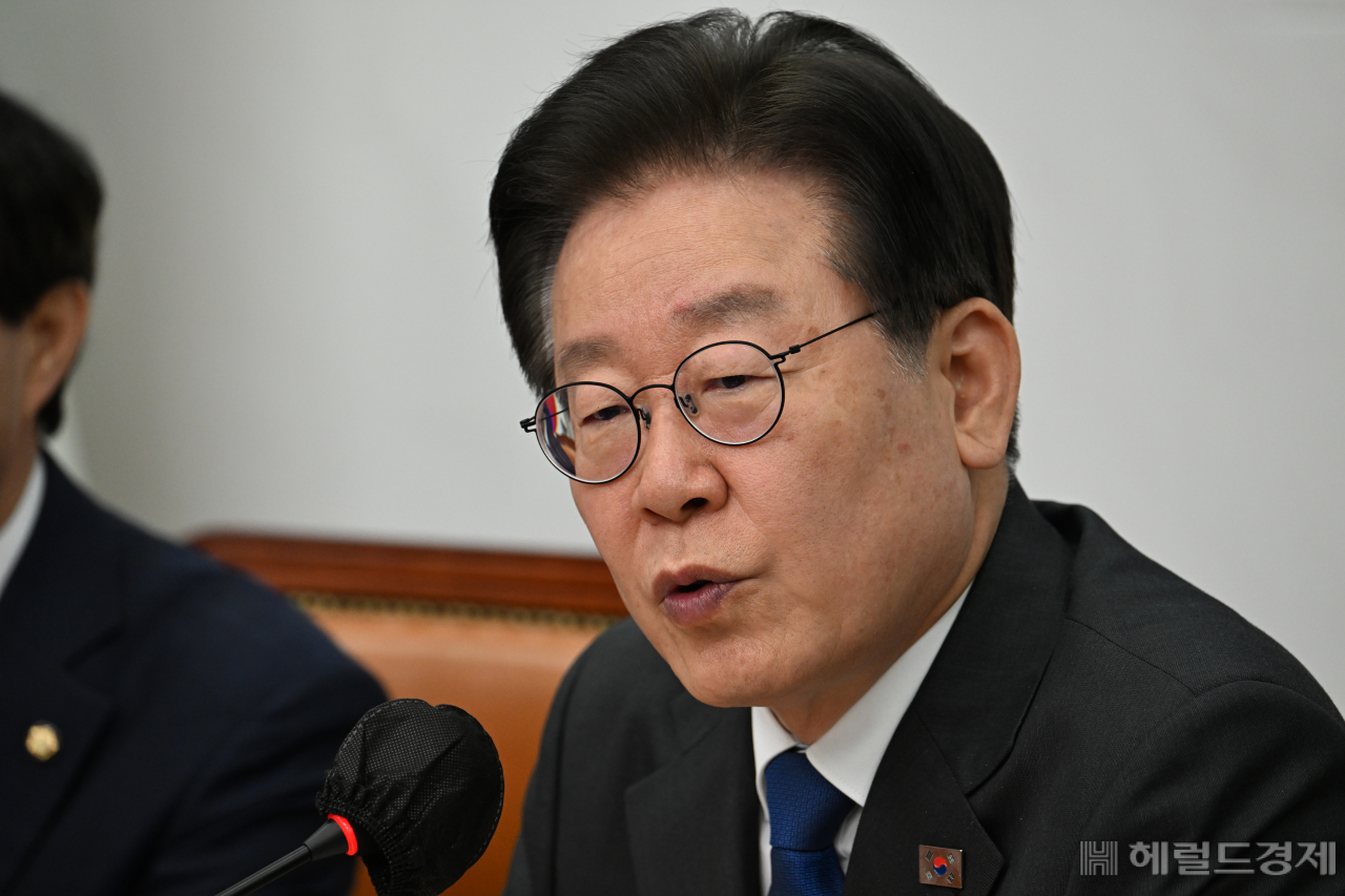 이재명 더불어민주당 당대표가 8일 서울 영등포구 여의도 국회의사당 본청에서 열린 더불어민주당-양대노총 청년노동자 타운홀미팅 노동정책간담회에 참석해 발언하고 있다. 임세준 기자