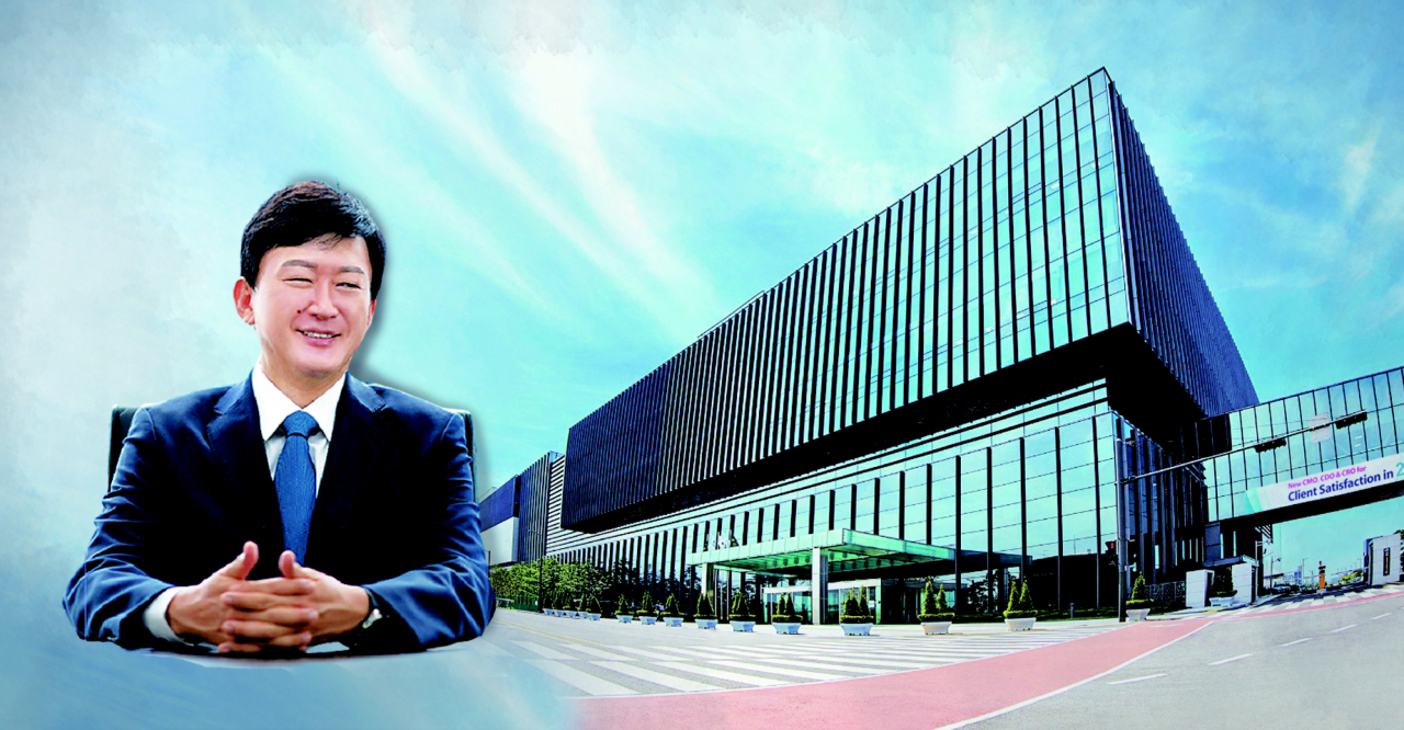 존 림 삼성바이오로직스 대표와 삼성바이오로직스 3공장 전경 [삼성바이오로직스 제공]