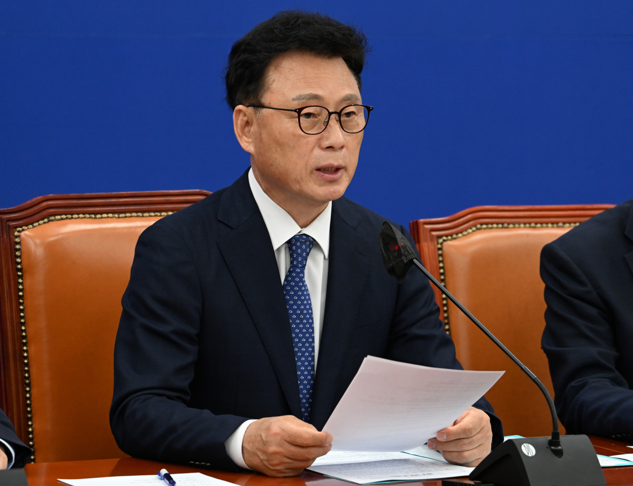 박광온 더불어민주당 원내대표가 8일 서울 영등포구 여의도 국회의사당 본청에서 열린 더불어민주당 정책조정회의에 참석해 발언하고 있다. 임세준 기자