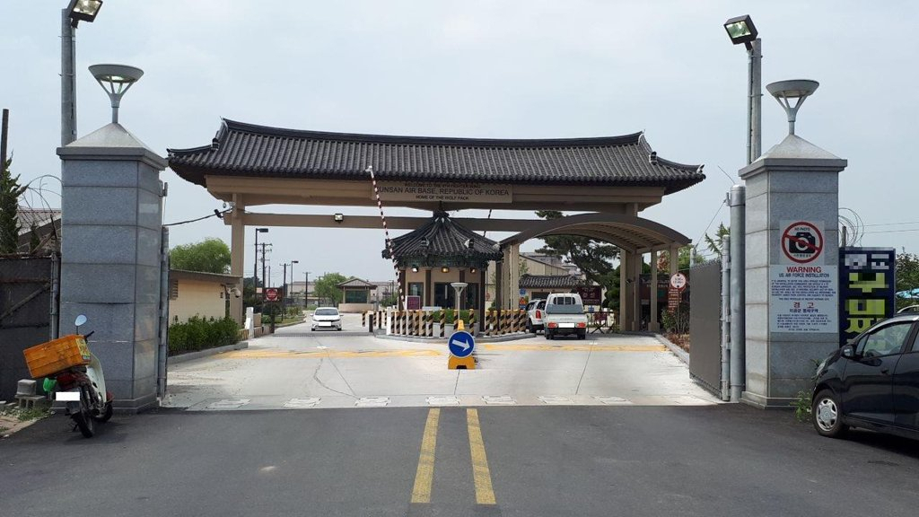 미 공군 제8전투비행단 정문[연합]