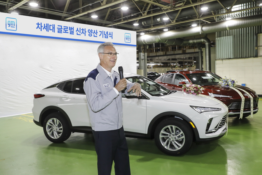 로베르토 렘펠 GM 한국사업장 사장이 지난 8일 부평공장에서 열린 쉐보레 트랙스 크로스오버 파생 모델 양산 기념식에서 글로벌 수요에 차질 없는 대응과 품질 경쟁력을 강조하고 있다. [GM 제공]