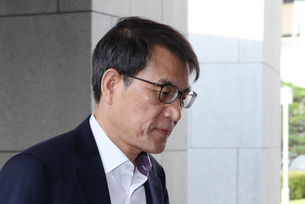 여권의 사퇴 압박을 받는 노태악 중앙선거관리위원장이 9일 오전 서울 서초동 대법원으로 출근하고 있다. [연합]