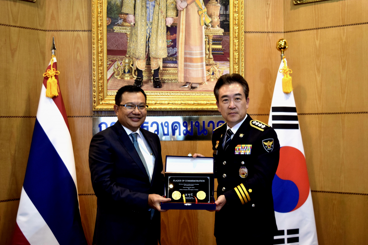 윤희근 경찰청장은 9일 태국 교통부를 방문하여 한-태국 양국 국민의 편의 증진과 원활한 기업활동 보장을 위한 양국 영문운전면허증 상호 인정협약 추진에 합의하였다.