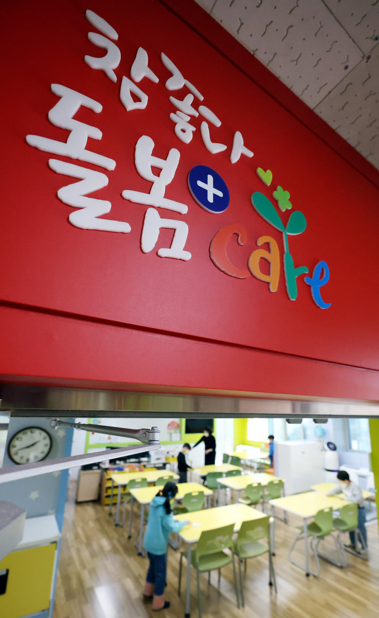 초등토토사이트 db 해킹에서 아침·저녁돌봄과 방과 후 프로그램을 제공하는 '늘봄토토사이트 db 해킹'가 시범운영을 시작한 올 3월2일 오후 인천시 연수구 연수초등토토사이트 db 해킹에서 학생들이 늘봄토토사이트 db 해킹 프로그램에 참여하고 있다. [연합]