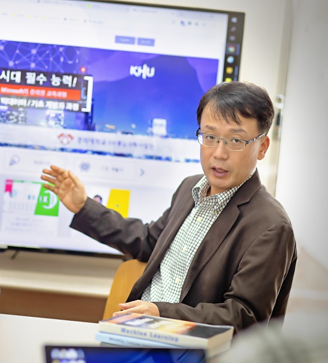 경희대 SW 중심대학 사업 총괄책임을 맡은 조진성 경희대 컴퓨터공학부 교수. [사진제공=경희대]