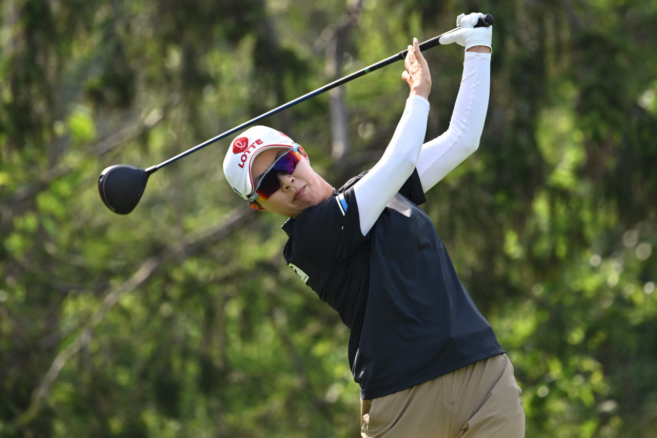 김효주는 10일(한국시간) 미국 뉴저지주 갤러웨이의 시뷰 베이 코스(파71)에서 열린 LPGA 투어 숍라이트 클래식(총상금 175만달러) 대회 2라운드에서 티샷을 치고 있다. [AFP 제공]
