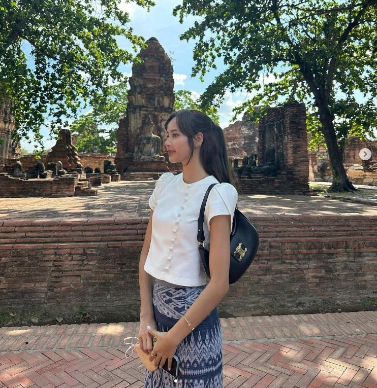 [리사 SNS]