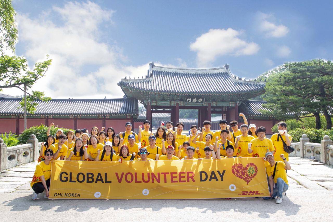 DHL 코리아가 지난 10일 ‘2023 DHL 글로벌 발룬티어 데이(DHL Global Volunteer Day)’를 맞아 전국 26개 지역에서 지역 사회 공헌을 위한 다양한 봉사활동을 펼쳤다. [DHL코리아 제공]